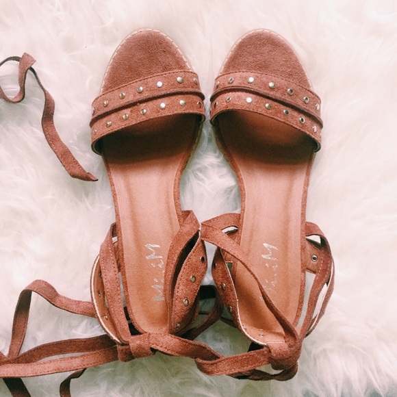 BLOWOUT SALE {LAST1} ‘Jasmine’ LaceUp Boho Sandals - Picture 2 of 5